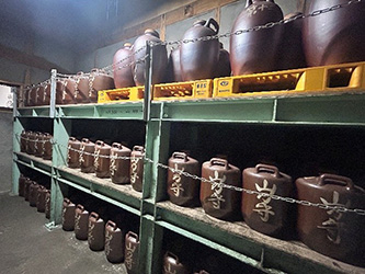 山の守酒造場の「かめ貯蔵」